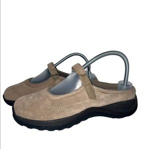 L.L. Bean Taupe Women’s wide genuine suede Mary Jane mules size 8 wide